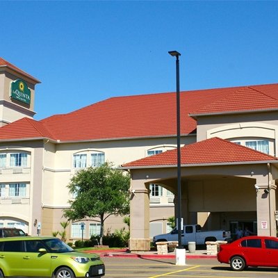 la-quinta-inn-suites-airport-by-wyndham-laredo-1.jpg