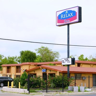 relax-inn-laredo-1.jpg