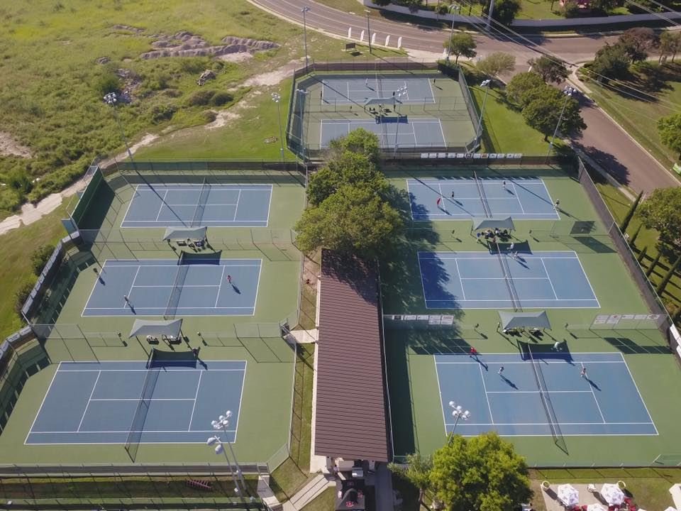 Laredo_Country_club_tennis_courts